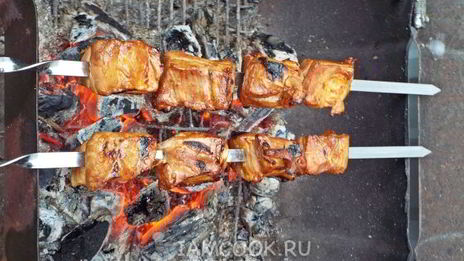 шашлык из свиной грудинки в томатно-соевом маринаде с медом