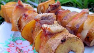 Шашлык с салом и картошкой