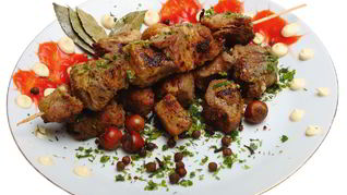 Шашлык свиной в кефире со сладким перцем и луком