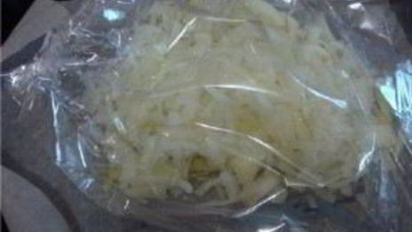 шашлык в рукаве на луковой подушке