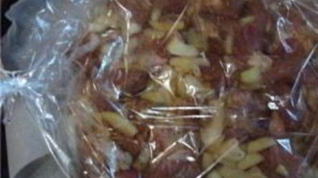 шашлык в рукаве на луковой подушке