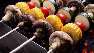 Вегетарианский шашлык из овощей на мангале