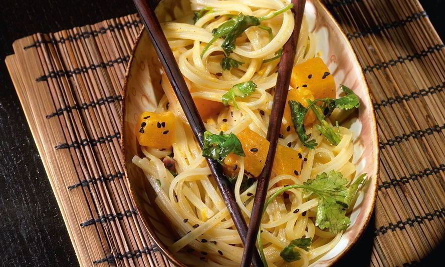 Рецепт широкая рисовая лапша с тыквенным карри