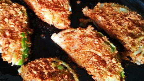 капустный шницель с томатным соусом