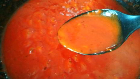 капустный шницель с томатным соусом