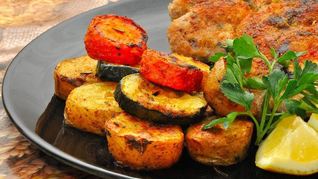 Шницель и печеные овощи