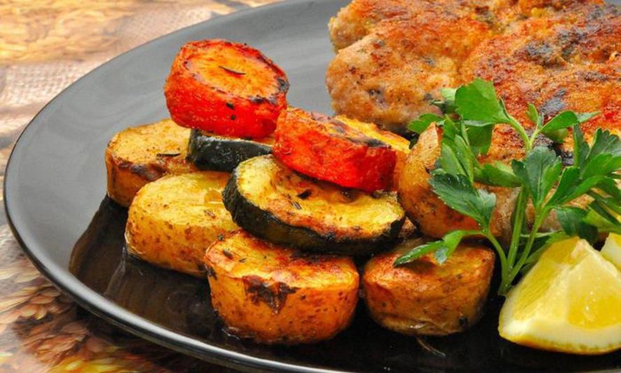 Рецепт шницель и печеные овощи