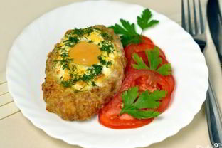 Шницель из фарша с яйцом