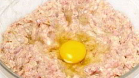 шницель из фарша с яйцом