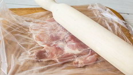 шницель из курицы с томатным салатом