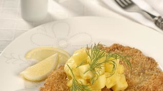 Свиной шницель с яблочным соусом