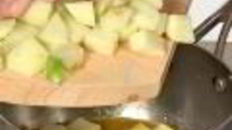 свиной шницель с яблочным соусом