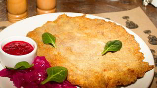 Венский шницель из парной телятины в хрустящей корочке