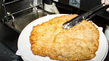 венский шницель из парной телятины в хрустящей корочке