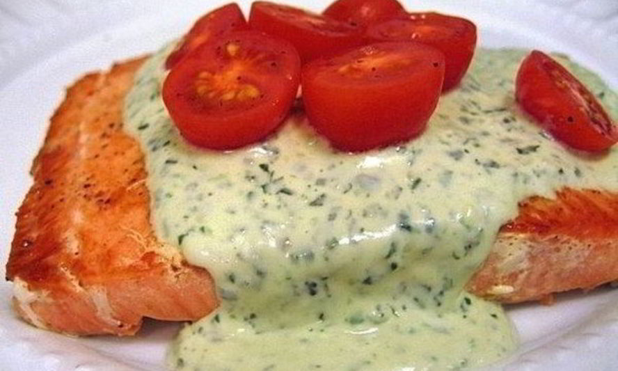 Рецепт нежный стейк форели в сливочном соусе