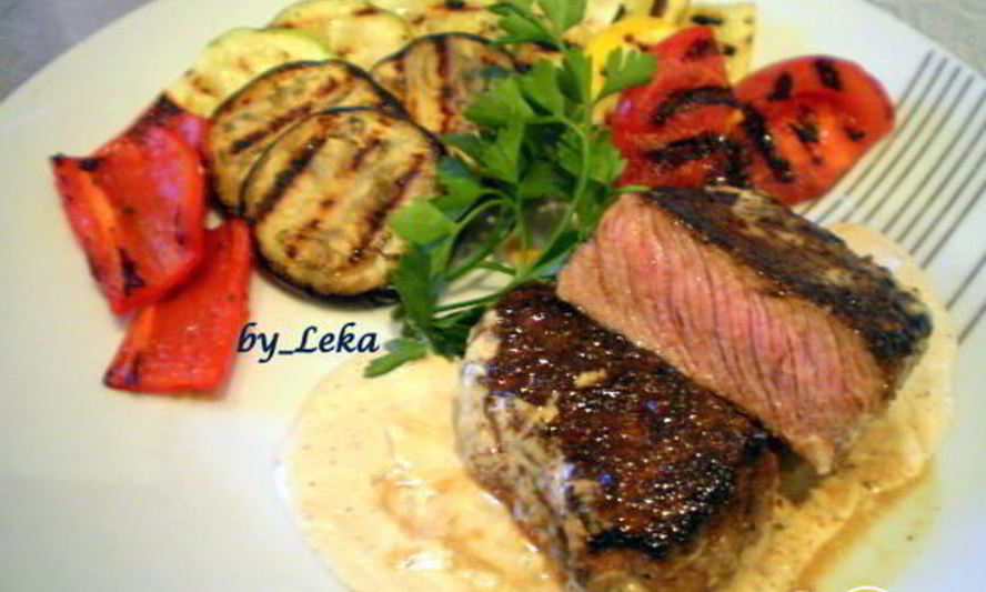 Рецепт перечный раундрамб-стейк с грилованными овощами