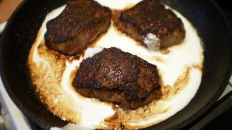 перечный раундрамб-стейк с грилованными овощами