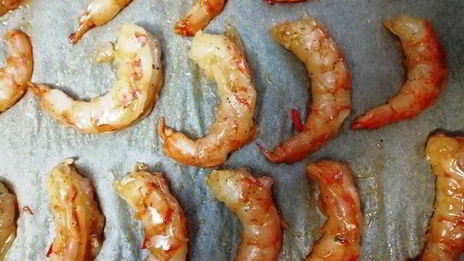 праздничный ужин из булгура с креветками и стейком