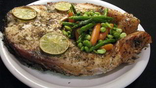 Рыбный стейк в компании