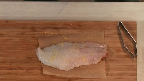 стейк из дайкона с запеченным окунем