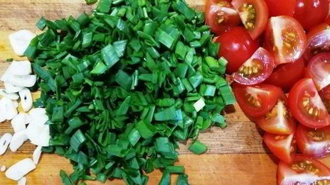 стейк из говядины с лапшой из кабачка