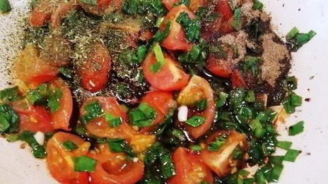 стейк из говядины с лапшой из кабачка