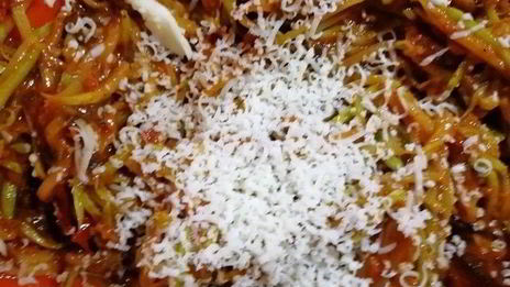 стейк из говядины с лапшой из кабачка