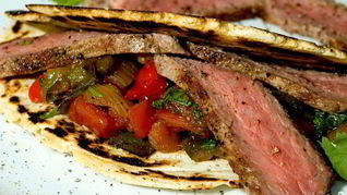 Стейк из говядины с овощами