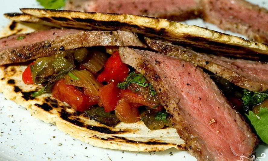 Рецепт стейк из говядины с овощами