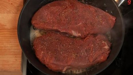 стейк из говядины со спаржей