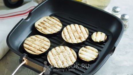 стейк из лосося с овощами-гриль