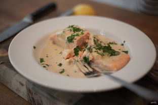 Стейк из семги в сливочном соусе