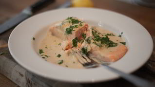 Стейк из семги в сливочном соусе