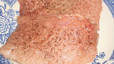 стейк из свинины на сковороде