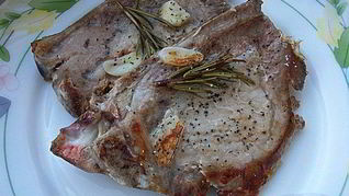 Стейк из свинины с розмарином