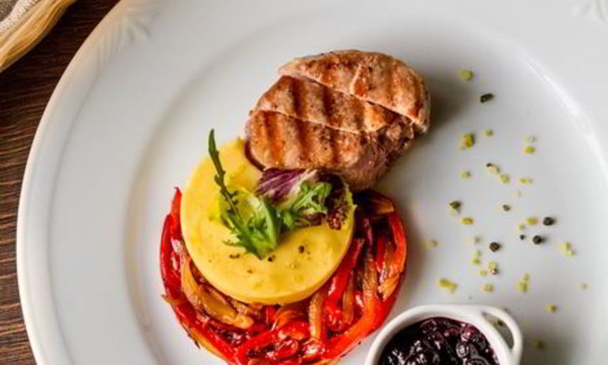 Рецепт стейк из свиной вырезки со смородиновым соусом