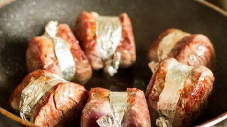 стейк из свиной вырезки со смородиновым соусом