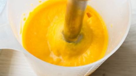 стейк из свиной вырезки со смородиновым соусом