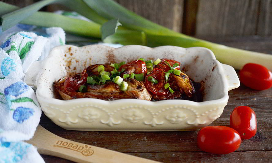 Рецепт стейк лосося, запеченный с помидорами черри