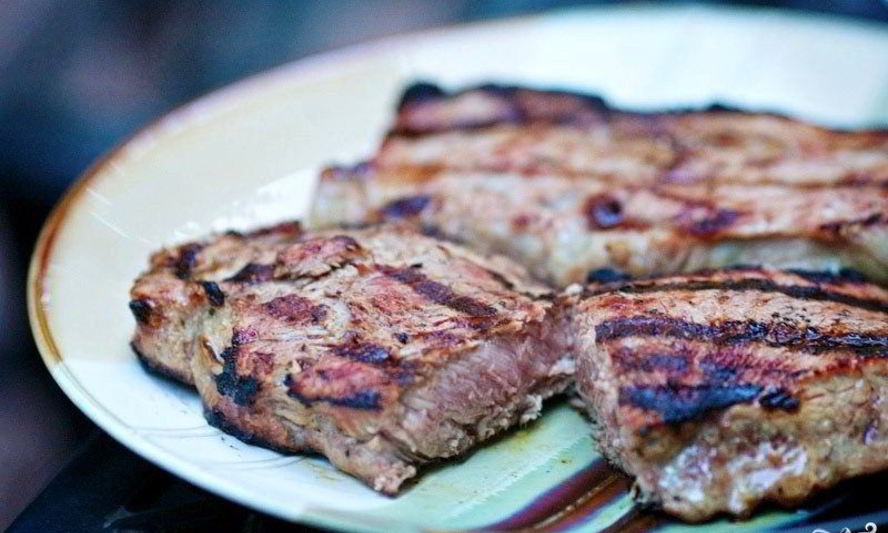 Рецепт стейк, маринованный в луковом соке