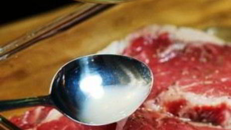 стейк, маринованный в луковом соке