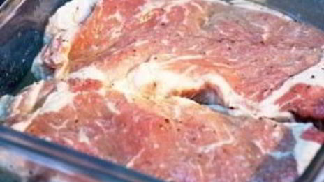 стейк, маринованный в луковом соке