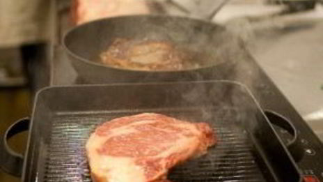 стейк на сковороде-гриль