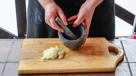 стейк портерхаус на углях, с перечным соусом