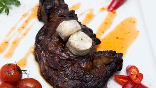 Стейк рибай с ароматным маслом