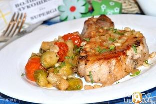 Стейк с брюссельской капустой и сельдереем