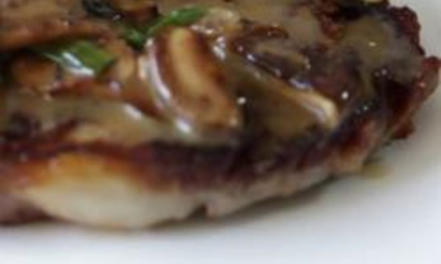 Рецепт стейк с грибным соусом