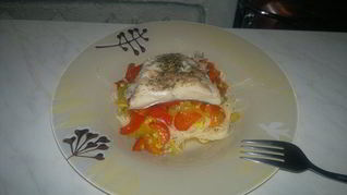 Стейк трески с пастой из перцев и чеснока