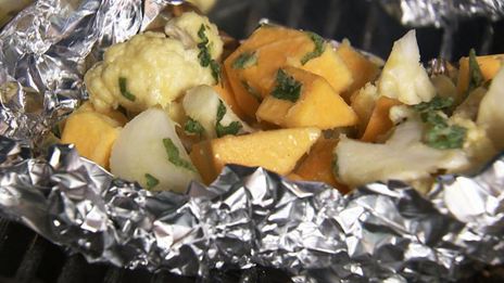 стейки из щуки с запеченными овощами