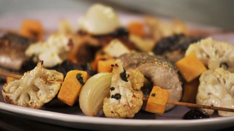 стейки из щуки с запеченными овощами